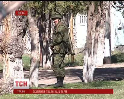 Вълна от насилие в  Симферопол, убиха военен след атака на украинска база в Крим