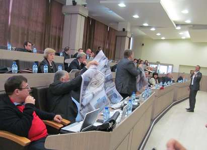 Общинският съвет в лют спор: Дупки или златен дъжд има в Бургас