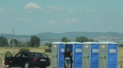 Обраха химически тоалетни от магистрала „Тракия” край Бургас