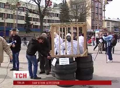 Студенти „арестуваха“ Сталин и Путин (ВИДЕО)