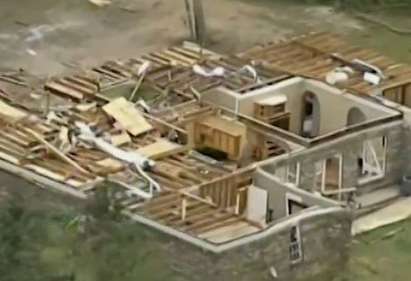 Торнадо отнася къщи в Мисисипи, седем души са ранени