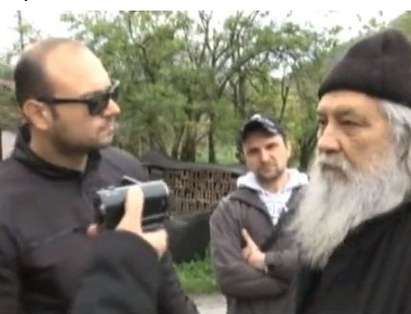 Националисти погнаха Баба Гуси да се покае, нахлуха в Троянския манастир