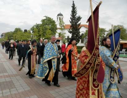 След черната серия! Десетки се стекоха за водосвета за здраве и благоденствие на жителите на Поморие