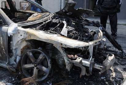Мъж и жена изгоряха живи в колата си
