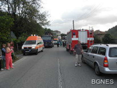 Двама загинали, 10 ранени в катастрофа с автобус край Русе (обновена)