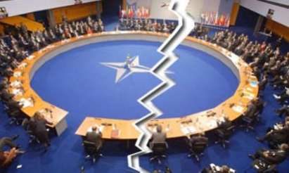 Американски анализатор прогнозира разпадането на НАТО и ЕС заради Украйна
