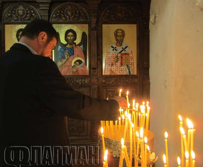 Бургазлии запалиха свещ и се помолиха за здраве в параклиса „Св. Георги” година след освещаването му (СНИМКИ)