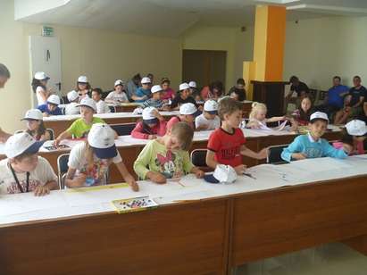 Деца рисуват мечтите си в Приморско
