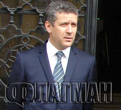 Областният управител Павел Маринов стопира инвазията на „Lafka“ в Бургас