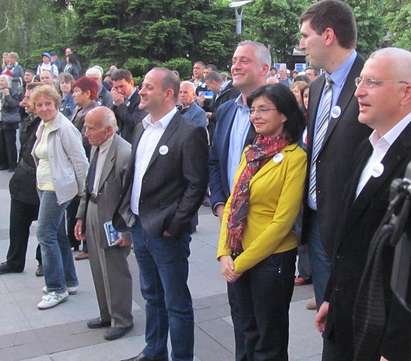 С хитовете на звездите от "Фондацията" Реформаторският блок поиска в Бургас победа на евроизборите