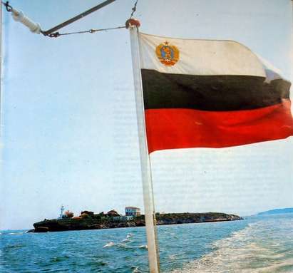 Вижте бунтовния остров Болшевик (Света Анастасия) в 10 снимки преди 30 години