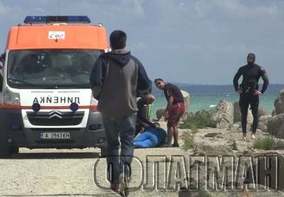 Първо във Флагман: Сърфист се разби в скалите край Сарафово