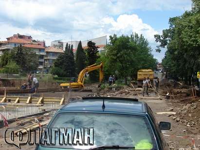 В Созопол бесни на Тумпалов - строеж на бизнесмена затвори цяла улица в новия град