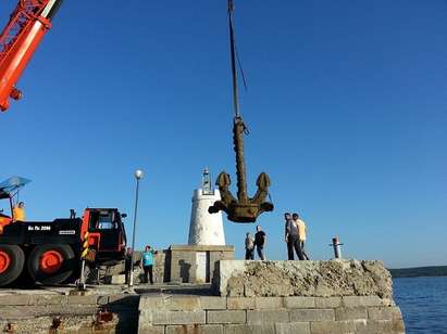 4-тонна котва извадиха от морето край Приморско, подготвят я за бъдещия музей