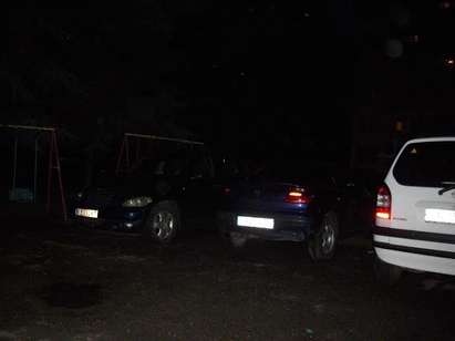 В ж.к.“Славейков“ пропищяха от нарушители: Коли са накацали по детските площадки и алеи