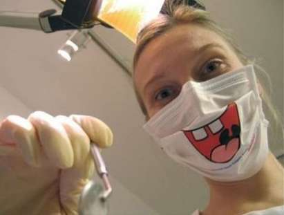 Зарязана зъболекарка извади зъбите на бившия си