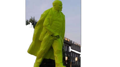 Паметник  "Пикаещият Ленин" лъсна в Краков