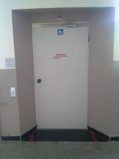 Извънредно! Жена и бебе полетяха в асансьорна шахта в Бургас, тя е в кома (ОБНОВЕНА)