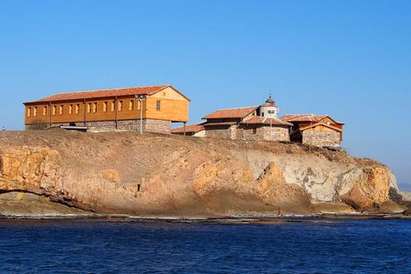 "Света Анастасия" тясна за хилядите туристи, вижте как да резервирате пътуване до острова