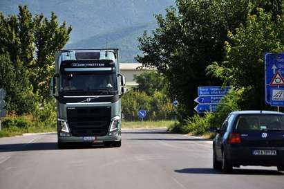 Трафикът е интензивен в Бургас, забранено е камиони над 10 тона да се движат по главния път Бургас - Слънчев бряг