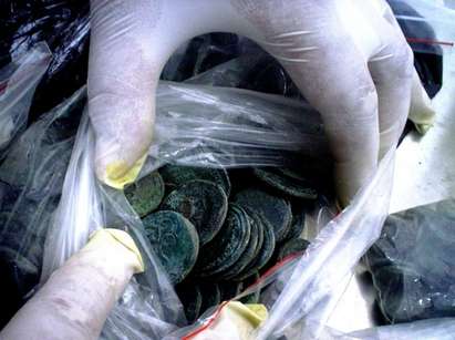 Хванаха 30 кг старинни монети в бургаска квартира (СНИМКИ)