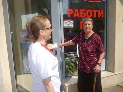 Баба Комня е на 81 години и с коксартроза, избрала е точната аптека в Бургас