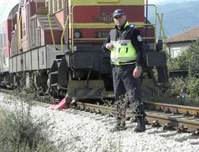 Влак прегази самоубиец на релсите в София