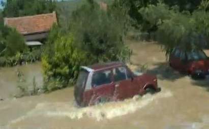 Мизия още е под водата, миризмата от разложени трупове е ужасна