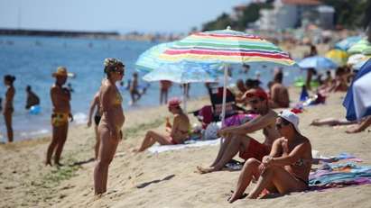 Жени и деца пъпчасват жестоко от вирус на плажа