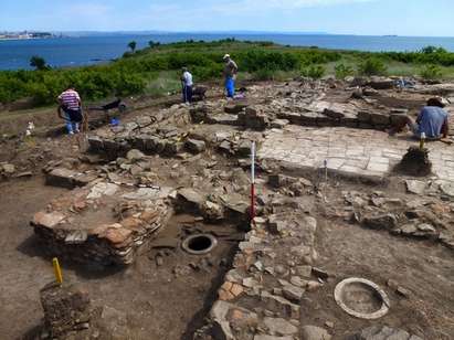 Безценна находка край Бургас! Археолози откриха монументална епископска църква от V век