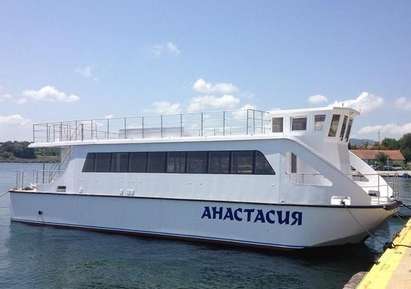Най-малката Анастасия в Бургас става кръстница на общинския кораб