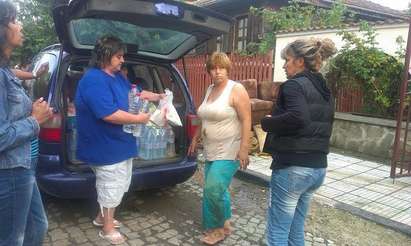 Бус с храна и вода пристигна в Ново Паничарево за бедстващите