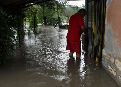 Жертви на потопа зоват за помощ, никой не контролира язовирите?