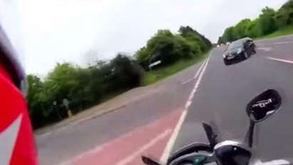 Моторист записа смъртта си със 160 км/ч (видео, 18+)