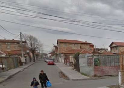 Безумие в Комлука: Цигани обират за пети път къщата на бургазлия, полицаи съветват потърпевшия да я продаде