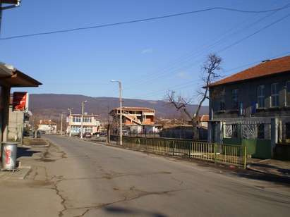 Полиция претърсва тайна стая в руенското село Вресово, заради купуване на гласове