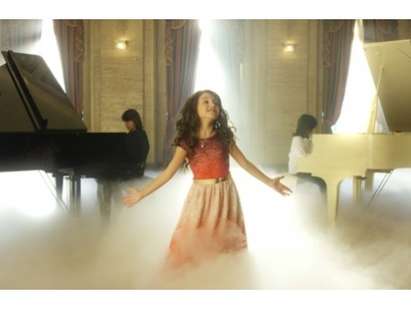 Крисия представи песента си за "Евровизия" (видео)
