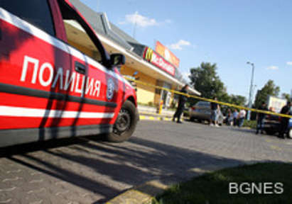 Въоръжени мъже ограбиха обект на "Макдоналдс"