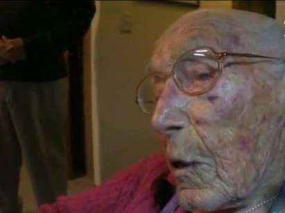 114-годишна баба пише писмо на Facebook, гневна е, че я карат да лъже за възрастта си