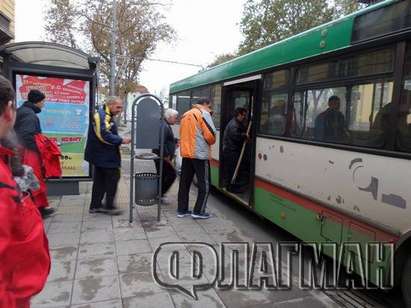 15 доброволци потеглиха с лопати да вадят от тинята Ченгене скеле