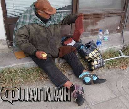 След лутане между социални и полиция бездомникът Христо замръкна пак до Спешния център в Бургас