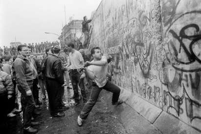 Навършват се 25 години от падането на Берлинската стена