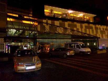 Първо във Флагман! Пламна мол "Галерия" в Бургас, над 200 души са евакуирани