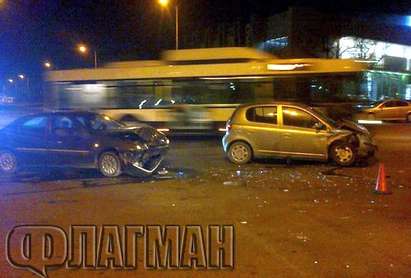 Тойота и Ситроен се удариха челно до КАТ в Бургас (СНИМКИ)