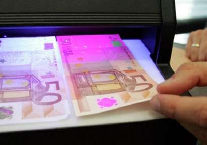 Инфарктна ситуация на Московската борса: Рублата тръгна към 70 за евро!