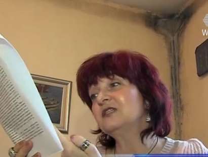 Художник покри с мухъл дома на актрисата Аглика Бояджиева, заплашва я с тесла (ВИДЕО)