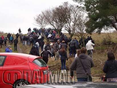 Протестиращи атакуват циганската махала в Дебелт