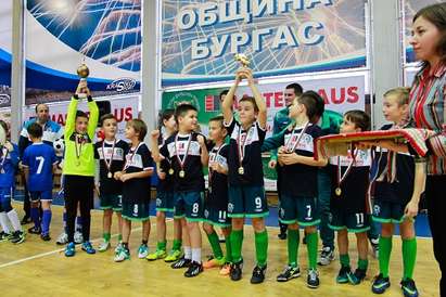 За празниците на Бургас МАСТЕРХАУС подари футболни емоции на бургаските деца