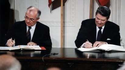 Горбачов обвини САЩ, че провокират „нова Студена война“