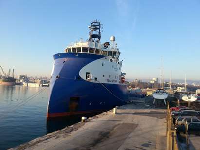 Странен кораб снабдява Варна с тръби за „Южен поток“?